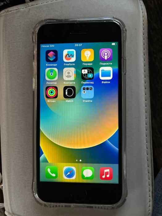 Телефон Iphone8.