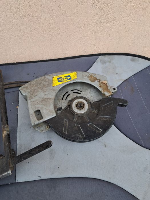 Pilarka elektryczna TOYA uszkodzona , silnik sprawny.