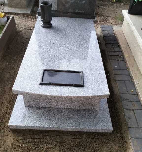 Sprzątanie grobów.