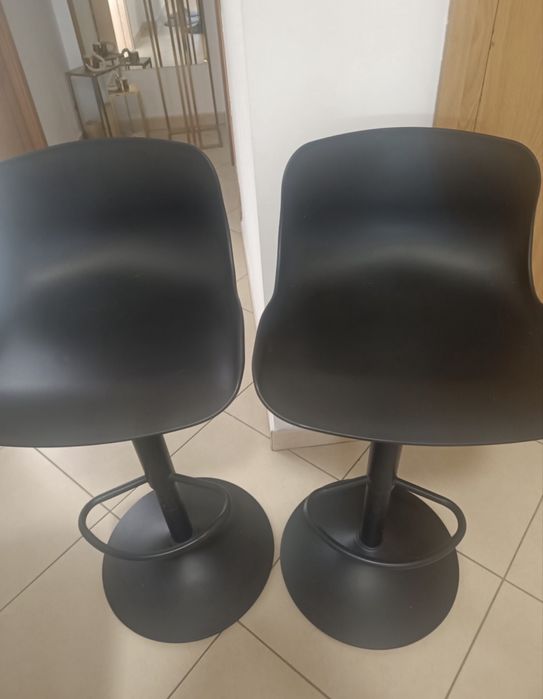 2 Bancos de altos pretos giratórios