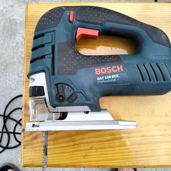 Електро лобзік Бош