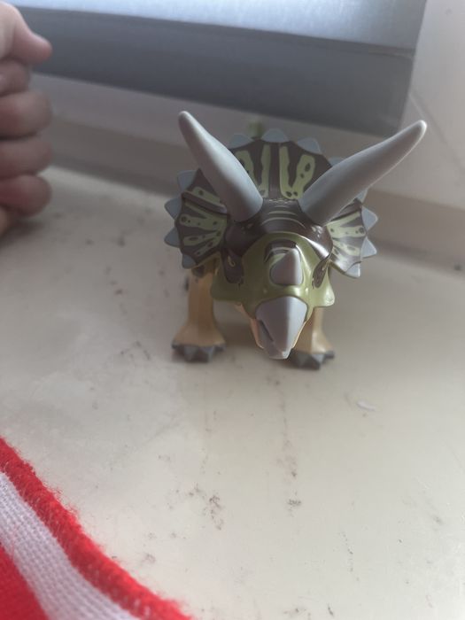 dinozaur Triceratops z serii LEGO Jurassic World