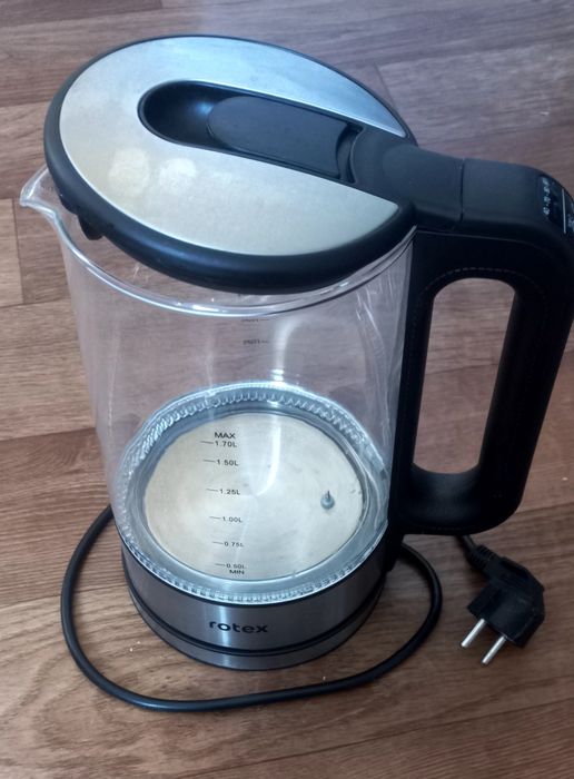 Електричний чайник в гарному стані