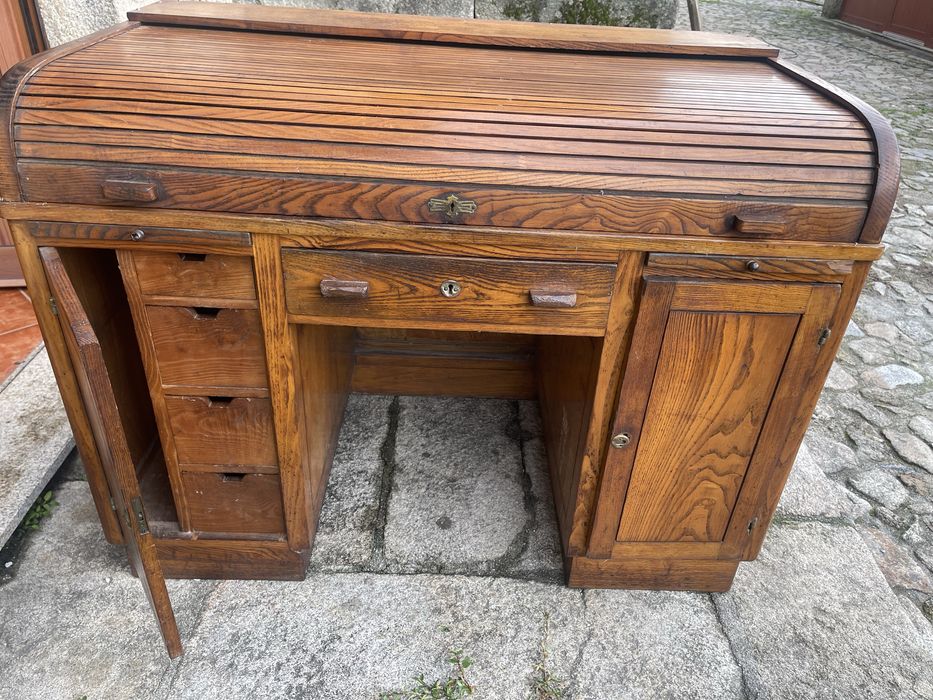 Secretaria em Madeira com Cadeira