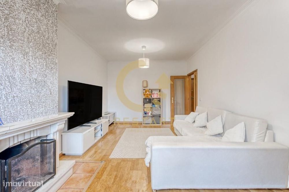 Apartamento T1+1 à venda em Pedroso - Rua do Casal