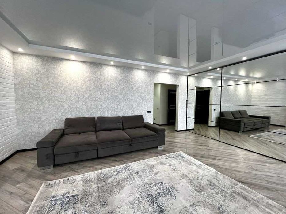 Продам 3 кімнатну квартиру з ремонтом по вул Відінська