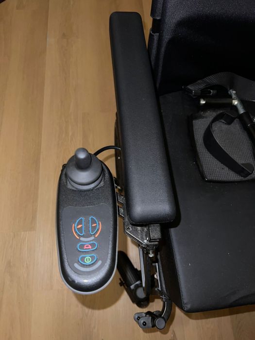 Cadeira de Rodas Elétrica Quickie Q100 R
