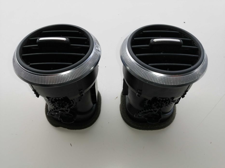 Kratka nawiewu w deskę Audi A3 8P nr: 8P0  820  901  A