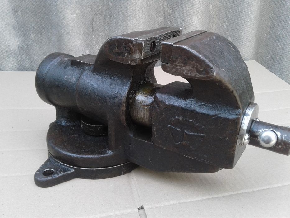 Новые тиски поворотные СССР лещата поворотні СРСР