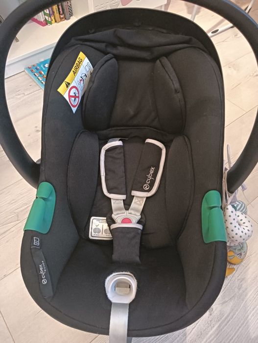 Fotelik samochodowy dla noworodka Cybex aton B2 i-size baza one isofix