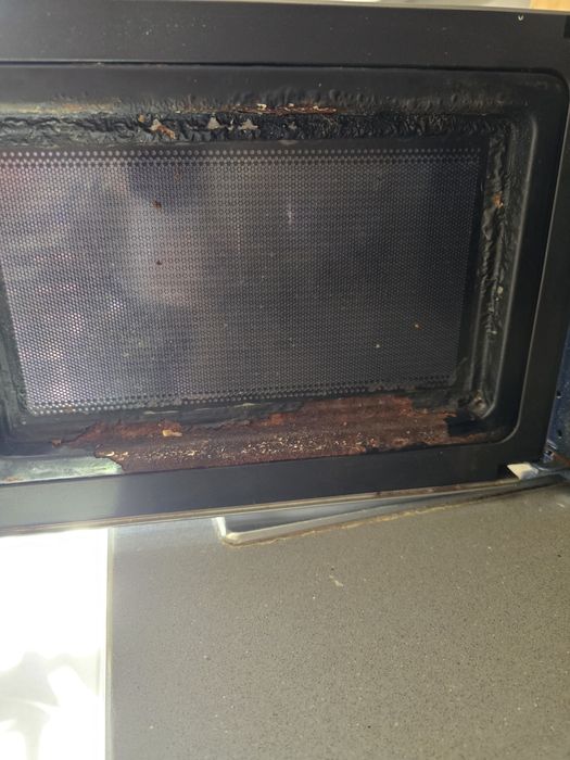 Micro-ondas Samsung – usado (com sinais de desgaste)