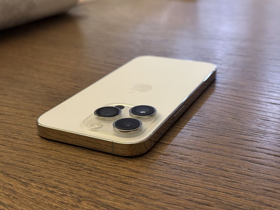 Śliczny Iphone 14 PRO 256GB