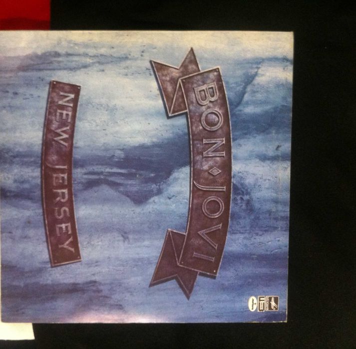 4 LP: Bon Jovi, 2 Еlton John, ДжетроТал. 4 Платівки в гарному стані.