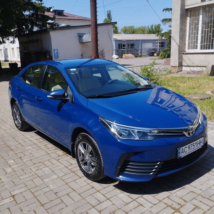 Автомобiль Тойота Корола