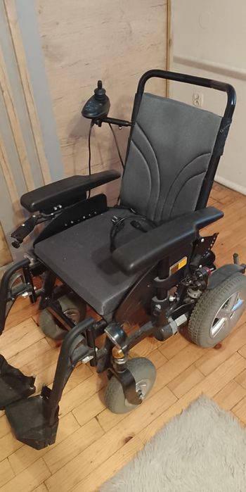 Wózek inwalidzki elektryczny