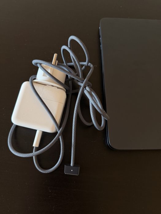 MacBook Air 13.6" M2 (Como novo)