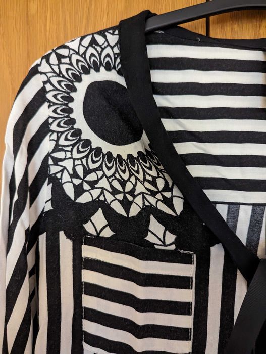 Camisa branca e preta às riscas da Desigual