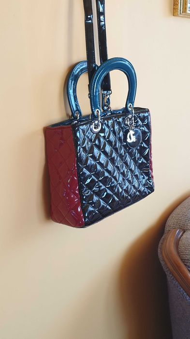 Torebka lakierowana, pikowana