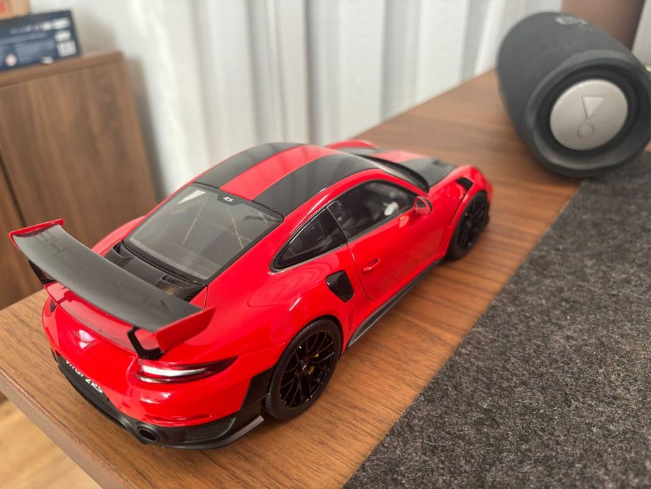 AUTOart Porsche 911 (991.2) GT2 RS 1:18