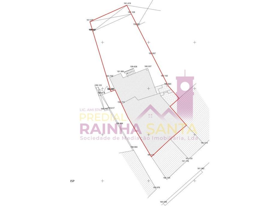 Moradia em 2 pisos para reabilitar. Quintal e anexo-Lousã