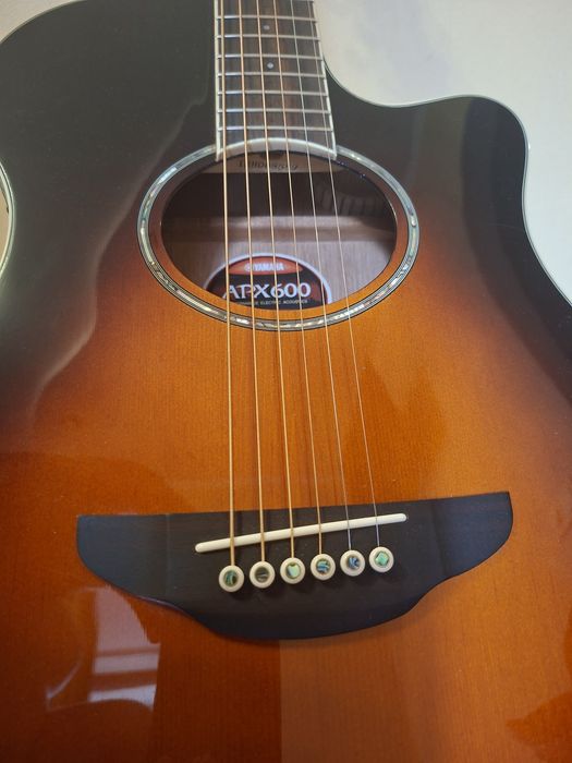 Електроакустична гітара YAMAHA APX600