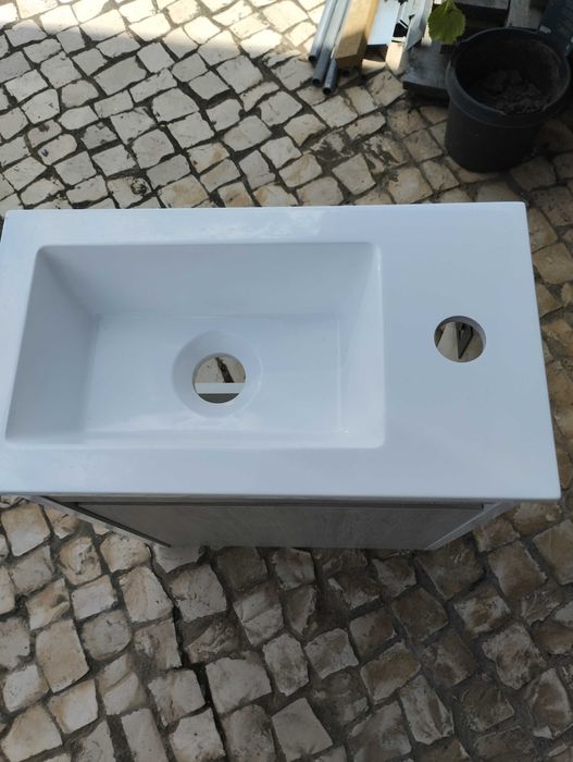 Móvel pequeno de casa de banho
