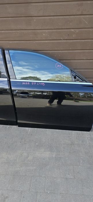 Drzwi prawy przód przednie Audi A4 B8 LY9B