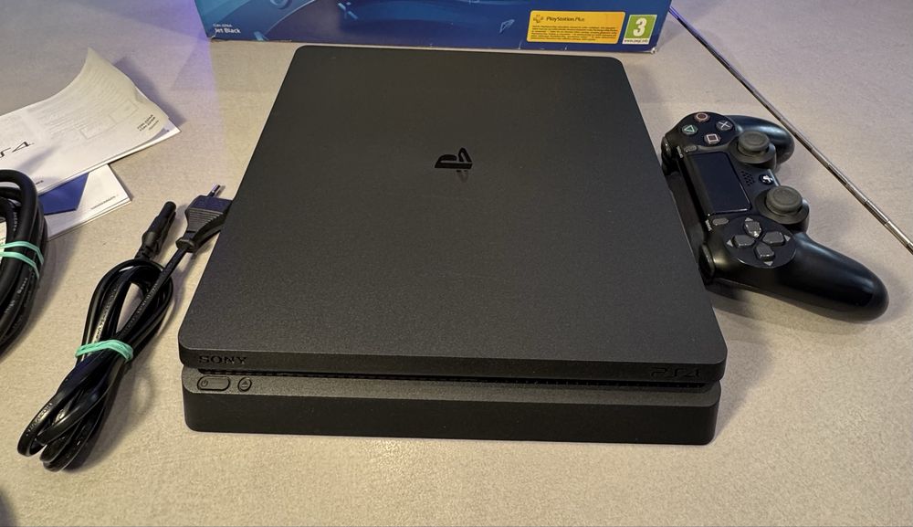 Konsola PS4 Sony playStation 4 500 GB w idelanym stanie