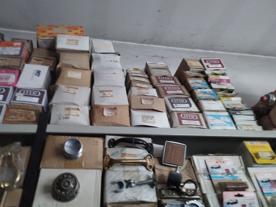 Ferragens (fechaduras,puxadores,anilhas)