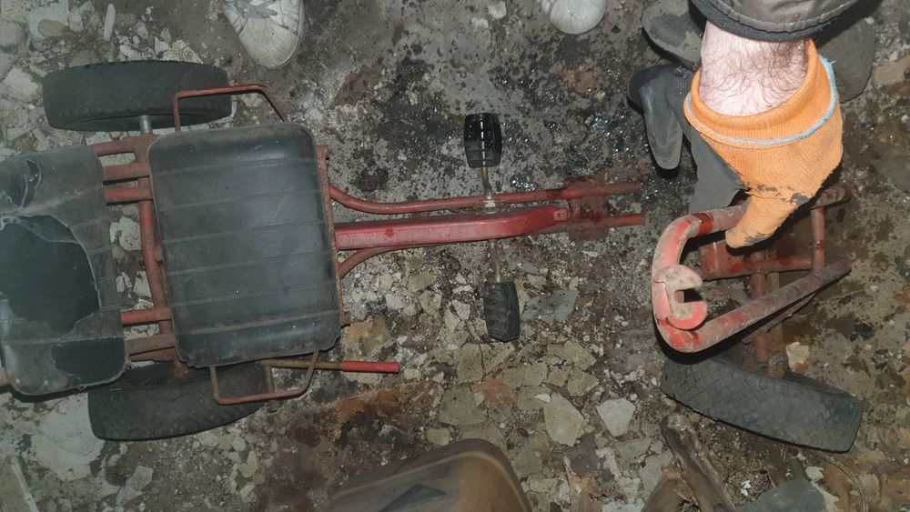 Samochód rowerek na pedały dziecięcy PRL metalowy czerwony gokart
