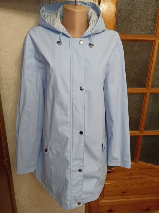 Стильна ніжно блакитна жіноча куртка-дощовик розмір 48-50 XL
