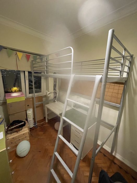 Estrutura de cama alta, beliche, em ferro cinza Ikea