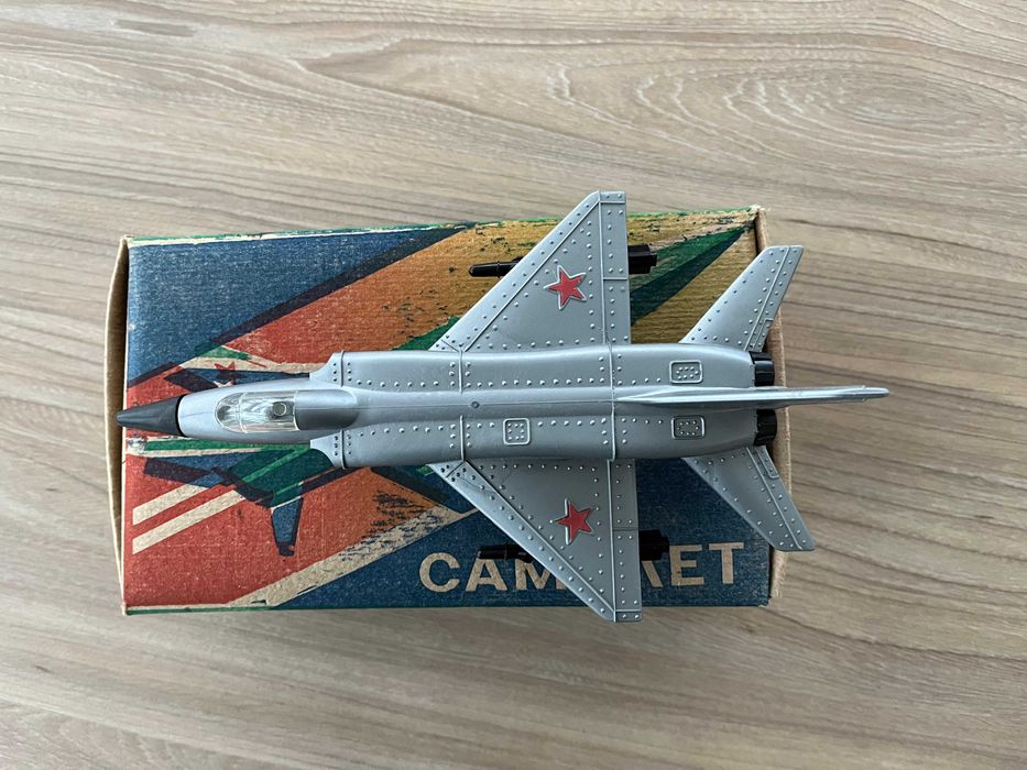 Самолет истребитель СССР новый с коробкой