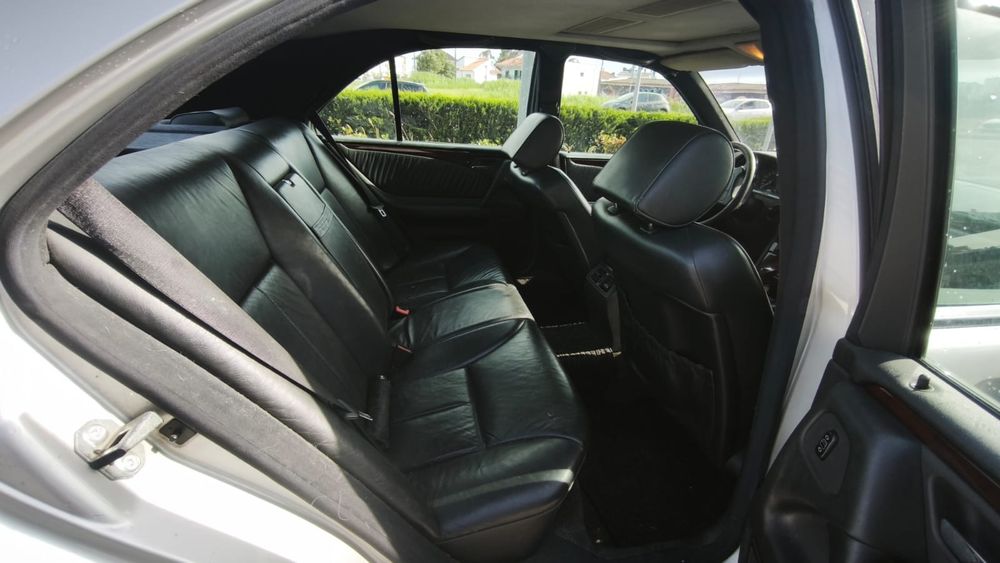 Mercedes Benz E230