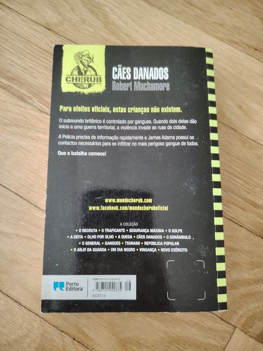 Livro CHERUB "Cães Danados" de Robert Muchamore