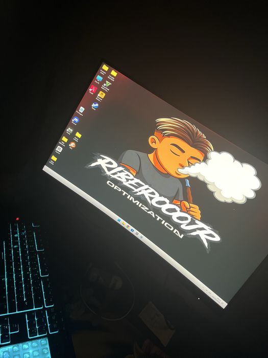 Computador torre com monitor