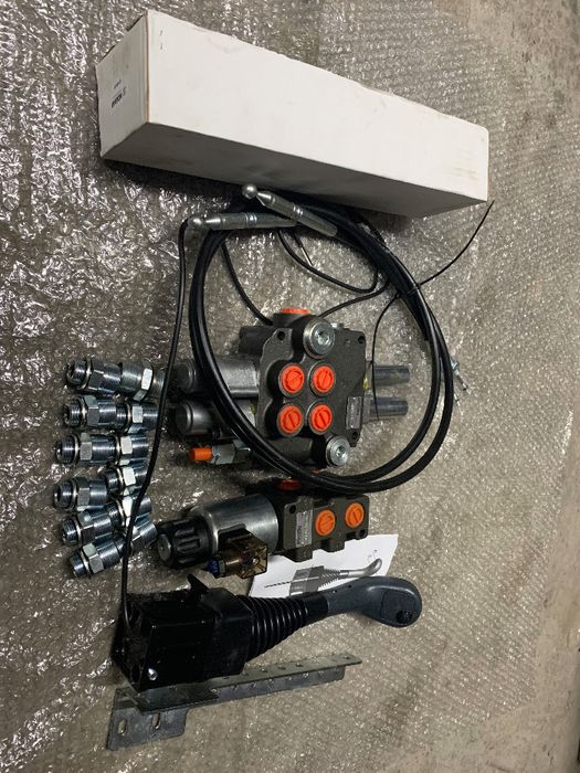 Распределитель с джойстиком на тросах на  КУН МТЗ.