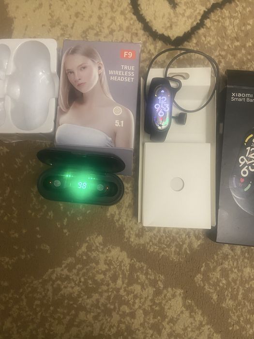 Смарт часы , наушники. Часы