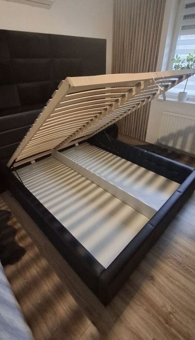 Łóżko 160x200 ze skrzynią, zagłówek ekoskóra zadrapany