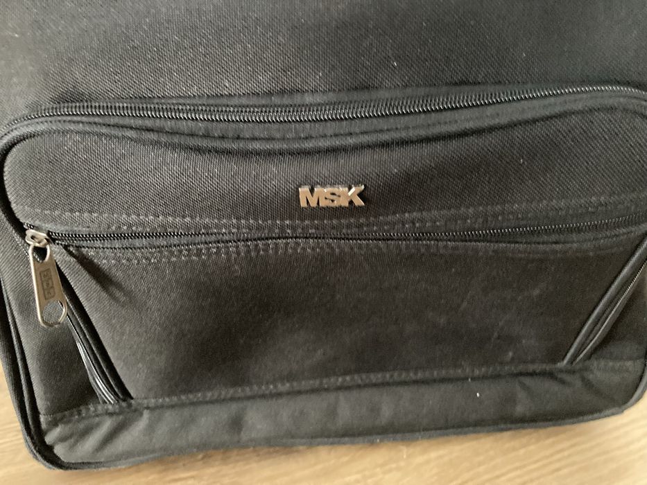 Mala viagem (piloto)voos low cost marca MSK