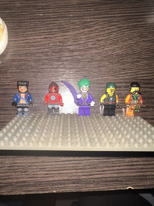 Фігурки Лего Забирайте