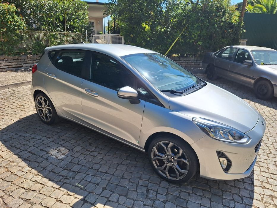 Recente poucos kms aceito retoma,  viatura com garantia