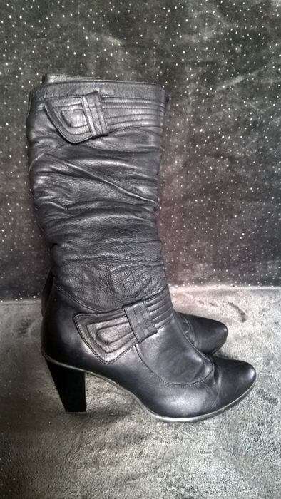 38 Зимние кожаные сапоги на овчине на каблуке, черные