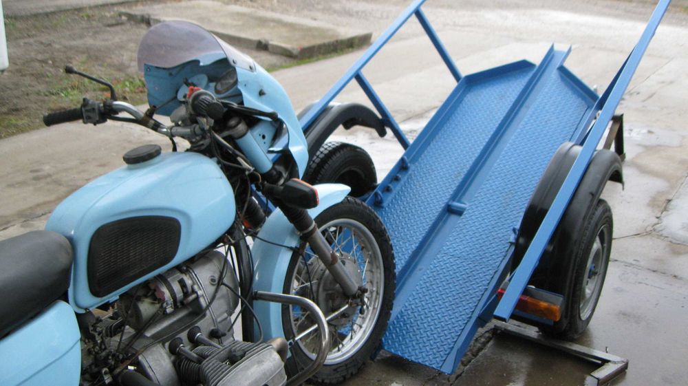 Причеп для перевозки мотоциклів, човнів.