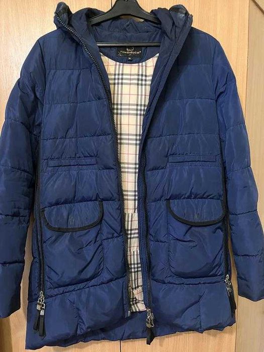 Стильний жіночий зимовий пуховик темно синій