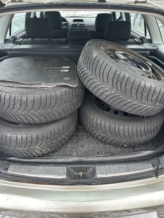 Тойота авенсіс 2,0