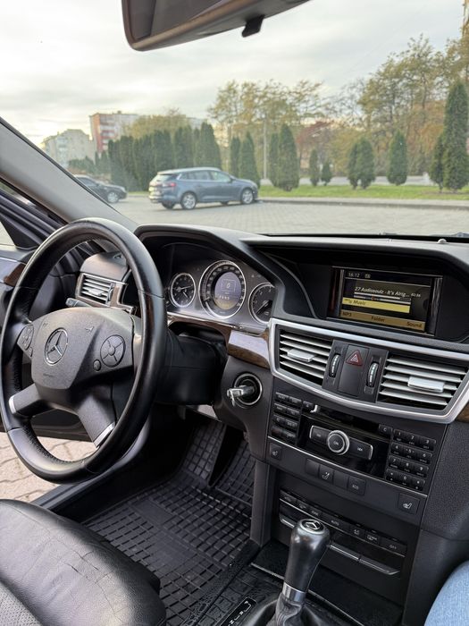 Продам своє авто Mersedes E w212