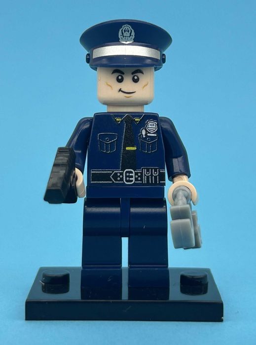Polícia com Pistola e Algemas (Cidade)