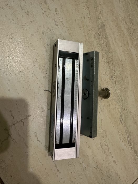 Замок електромагнітний