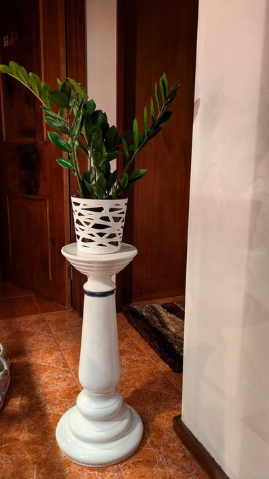 2 columns + 3 vases + teapot + doll statue mirror + little angel64738838943361121